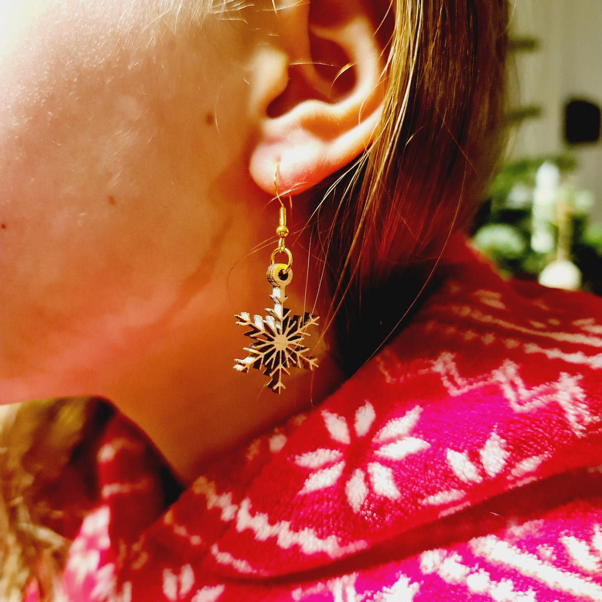 Wisewoodz snowflake earrings: winter magic for children! ❄️✨